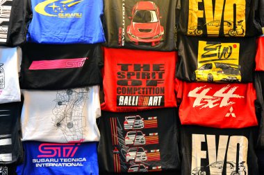Pasay, PH - 19 Mayıs - 19 Mayıs 2018 tarihinde Pasay, Filipinler 'de Trans Sport Show' da çeşitli araba gömleği tasarımı.