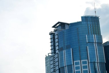 PASIG, PH - NOV 17 - 17 Kasım 2018 'de Pasig, Filipinler' de bir şirket binası cephesi.