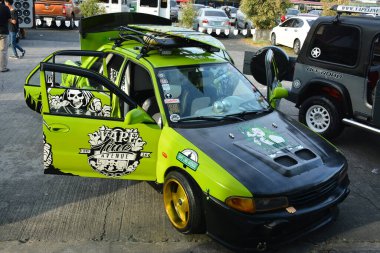 PASIG, PH - NOV 17 - Mitsubishi Lancer 17 Kasım 2018 tarihinde Pasig, Filipinler 'de Vapin Wheels araba fuarında.