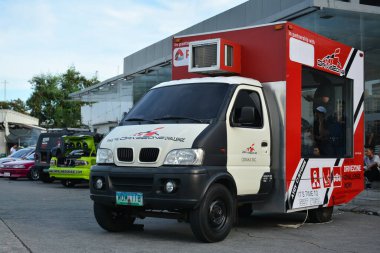 PASIG, PH - NOV 17 - 17 Kasım 2018 'de Filipinler, Pasig' de Vapin Wheels araba fuarında sürücü bölgesi minibüsü.