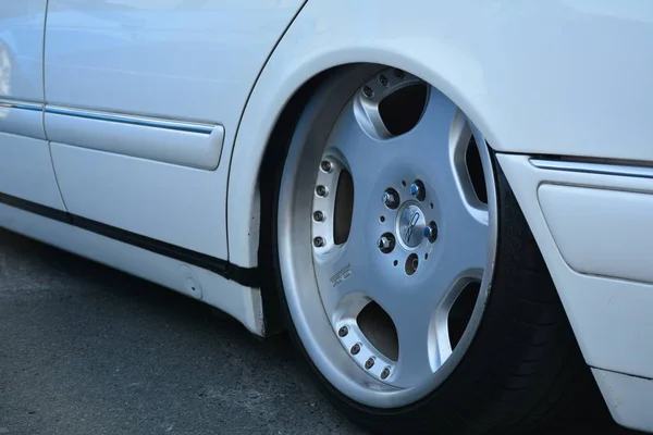 Pasig Nov Mercedes Benz E230 Auf Der Automesse Vapin Wheels — Stockfoto