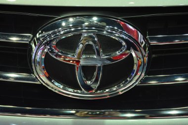 PAsay, PH - OCT 27 - Filipin Uluslararası Otomobil Fuarı 'nda 27 Ekim 2018 tarihinde Toyota falcı SUV amblemi.