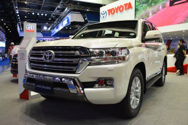 PAsay, PH - OCT 27 - Filipin Uluslararası Otomobil Fuarı 'nda Toyota kara kruvazörü 27 Ekim 2018, Pasay, Filipinler.