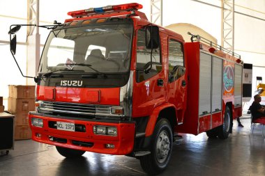 PASIG, PH - 18 Mayıs - Isuzu itfaiye aracı 18 Mayıs 2019 tarihinde Pasig, Filipinler 'de yeniden inşa edilen 1..