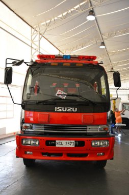 PASIG, PH - 18 Mayıs - Isuzu itfaiye aracı 18 Mayıs 2019 tarihinde Pasig, Filipinler 'de yeniden inşa edilen 1..