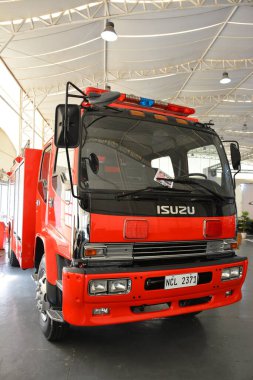 PASIG, PH - 18 Mayıs - Isuzu itfaiye aracı 18 Mayıs 2019 tarihinde Pasig, Filipinler 'de yeniden inşa edilen 1..