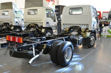 PASIG, PH - 18 Mayıs - 1. U Trip 'te Isuzu çıplak şasi kamyonu 18 Mayıs 2019' da Pasig, Filipinler 'de yeniden inşa edildi..