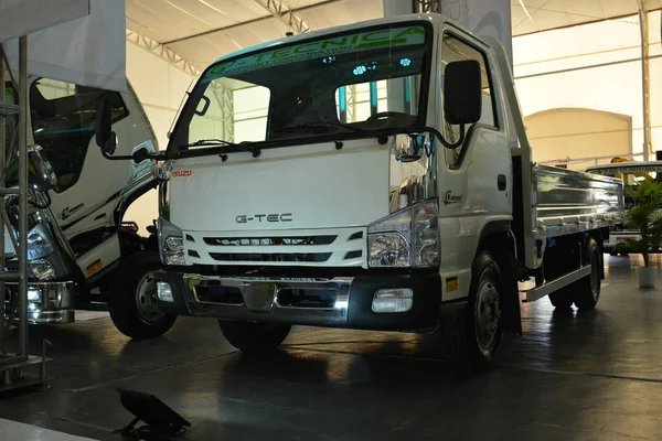 Pasig Maio Caminhão Cama Plana Isuzu 1St Trip Rebuilt Truck — Fotografia de Stock