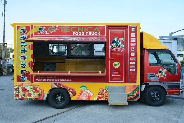 Pasig May Isuzu Mobile Food Truck 1St Trip Rebuilt Truck — Stock Photo, Image