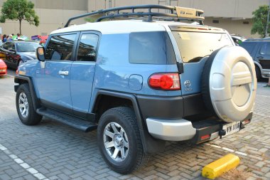 QUEZON CITY, PH - APR 13 - Toyota fj Kruvazörü 13 Nisan 2019 'da Quezon City, Filipinler' de Rev Up araba fuarında.