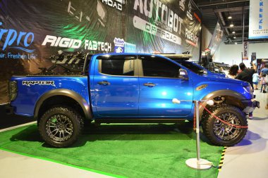 PAsay, PH - 25 Mayıs - Ford Ranger raptor 25 Mayıs 2019 tarihinde Pasay, Filipinler 'de 25. Trans Sport Show' da.