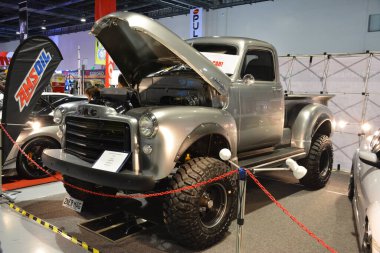 Pasay, PH - 25 Mayıs - 1952 GMC 943 25 Mayıs 2019 tarihinde Pasay, Filipinler 'de 25. Trans Spor Fuarı' ndan alınmıştır..