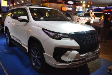 Pasay, PH-7 - 7 Nisan 2019 tarihinde Manila Uluslararası Otomobil Fuarı 'nda Toyota falcı SUv, Pasay, Filipinler.