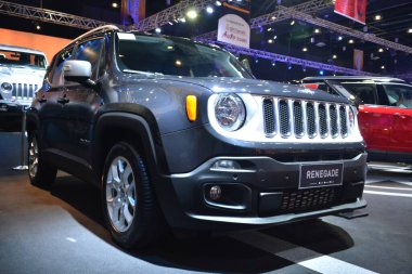 Pasay, PH - APR 7 - 7 Nisan 2019 tarihinde Filipinler 'in Pasay kentinde düzenlenen Manila Uluslararası Otomobil Fuarı' nda cip kaçağı.