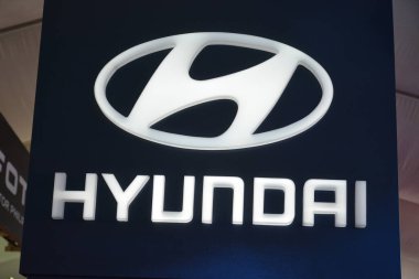 Pasay, PH - APR 7 - Hyundai kamyon ve otobüsleri 7 Nisan 2019 tarihinde Pasay, Filipinler 'deki Manila Uluslararası Otomobil Fuarı' nda tabelayı imzaladı.