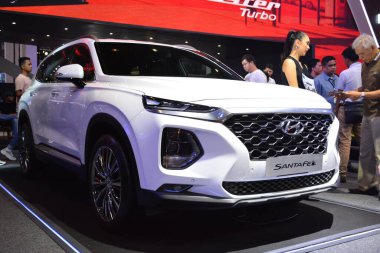 PAsay, PH - APR 7 - Hyundai santa fe suv 7 Nisan 2019 tarihinde Pasay, Filipinler 'de Manila Uluslararası Otomobil Fuarı' nda.