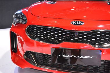 Pasay, PH-7 - 7 Nisan 2019 'da Filipinler' in Pasay kentinde düzenlenen Manila Uluslararası Otomobil Fuarı 'nda Kia stinger.