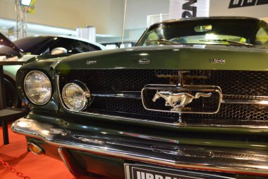 PAsay, PH - 30 Kasım 2018 tarihinde Manila Oto Salon araba fuarında Ford Mustang.