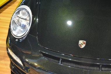 PAsay, PH - 30 Kasım 2018 'de Filipinler' in Pasay kentinde Manila Oto Salon araba fuarında Porsche spor otomobil.