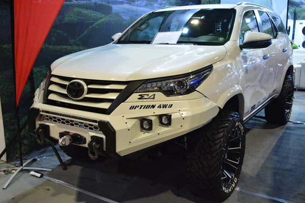 Pasay Nov Toyota Fortuner Suv Manila Auto Salon Feria Automóviles — Foto de Stock