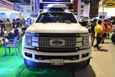 PAsay, PH - 30 NOV Ford F350 30 Kasım 2018 tarihinde Pasay, Filipinler 'de Manila Oto Salon araba fuarında süper görev aldı..