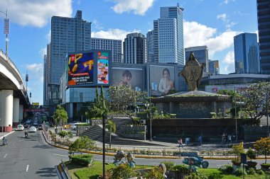 Pasay, PH-8 - Mitsubishi serap farları 8 Aralık 2018 tarihinde Pasay, Filipinler 'de Bumper to Bumper araba fuarında.