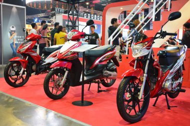 Pasay, PH - MAR 24 - 24 Mart 2019 tarihinde Filipinler 'in Pasay kentinde İç Yarış Motorsiklet Festivali' nde motosiklet standı.