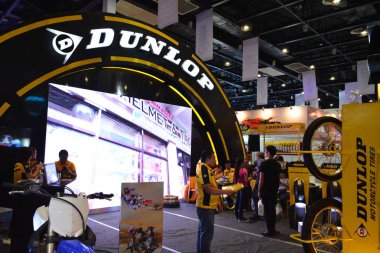 Pasay, PH - MAR 24 - Dunlop motosiklet lastikleri ve standı 24 Mart 2019 tarihinde Pasay, Filipinler 'de.