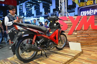 Pasay, PH - MAR 24 - SYM bonus 110 Sr motosiklet 24 Mart 2019 tarihinde Pasay, Filipinler 'de İç Yarış Motor Festivali ve Ticaret Fuarı' nda.