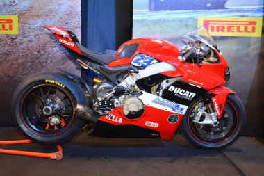 Pasay, PH - MAR 24 - Ducati panigale v4 motosiklet 24 Mart 2019 tarihinde Filipinler 'in Pasay kentinde gerçekleştirildi..