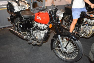 Pasay, PH - MAR 24 - 24 Mart 2019 tarihinde Filipinler 'in Pasay kentinde gerçekleştirilen Inside Racing Motor Festivali ve Ticaret Fuarı' nda Royal Enfield motorsikleti.