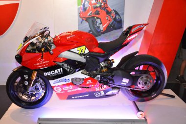 PAsay, PH - MAR 24 - Ducati panigale v4 r motosiklet 24 Mart 2019 tarihinde Filipinler 'in Pasay kentinde gerçekleştirildi..