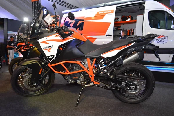 Pasay, PH - 24 Mart - KTM süper macera 1290 motosiklet Inside Racing Motor Bisiklet Festivali ve Ticaret Fuarı 24 Mart 2019 tarihinde Pasay, Filipinler 'de.