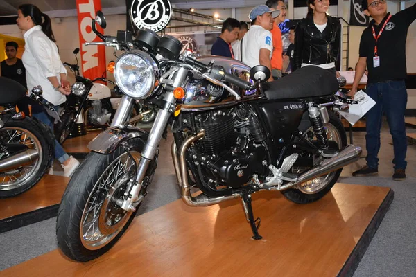 Pasay Mar Bristol 400IオートバイでInside Racing Motor Bike Festival Trade Showで2019年3月24日にフィリピンのPasayで開催されます — ストック写真