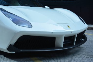 13 Temmuz 2019 tarihinde Bonifacio Global City, Taguig, Filipinler 'de Ferrari süperotomobili.