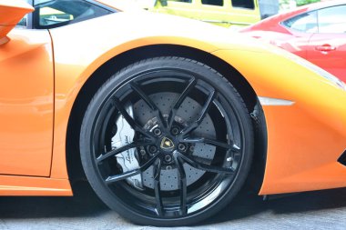 13 Temmuz 2019 'da Bonifacio Global City, Taguig, Filipinler' de Lamborghini Huracan tekerleği.