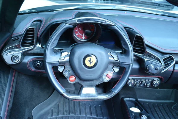 Taguig July Ferrari Supercar Dashboard Липня 2019 Року Боніфаціо Філіппіни — стокове фото