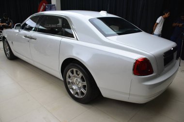 TAGUIG, PH - 13 Temmuz - Rolls Royce Ghost 13 Temmuz 2019 tarihinde Bonifacio Global City, Taguig, Filipinler.