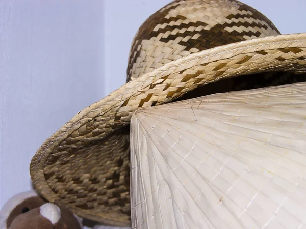 Woven Dry Straw Different Ethnic Hats Interior Narrow Focus — Stock Photo, Image