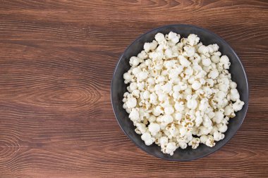 Tahta masada, kasede patlamış mısır. Üst Manzara, sinema ve TV filmi için pankart modeli