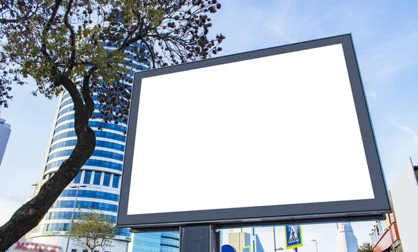Blank makieta billboard i szablon pusty ramka na logo lub tekst na zewnątrz ulicy plakat reklamowy tło ekranu miasta, nowoczesny styl płaski, reklama baner na zewnątrz — Zdjęcie stockowe