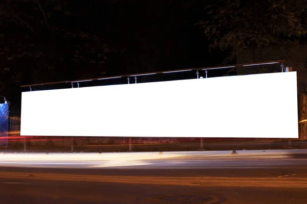 Blank makieta billboard i szablon pusty ramka na logo lub tekst na zewnątrz ulicy plakat reklamowy tło ekranu miasta, nowoczesny styl płaski, reklama baner na zewnątrz — Zdjęcie stockowe