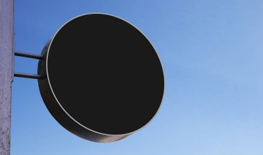 Pano modeli, reklam şablonu, boş çerçeve kopyalama alanı, logo ve metin. Modern tabela düz stili. Açık sokak afişi izole edilmiş gökyüzü arkaplanı