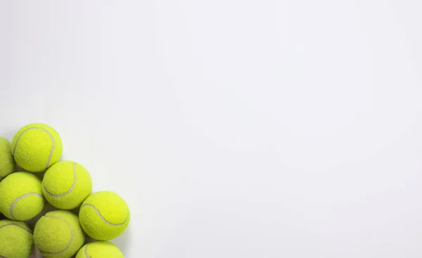 Pelotas de tenis aisladas de fondo. Vista superior — Foto de Stock
