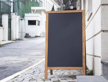 Boş tahta, açık hava, restoran menü şablonu gibi beyaz tabelalar oluşturur.