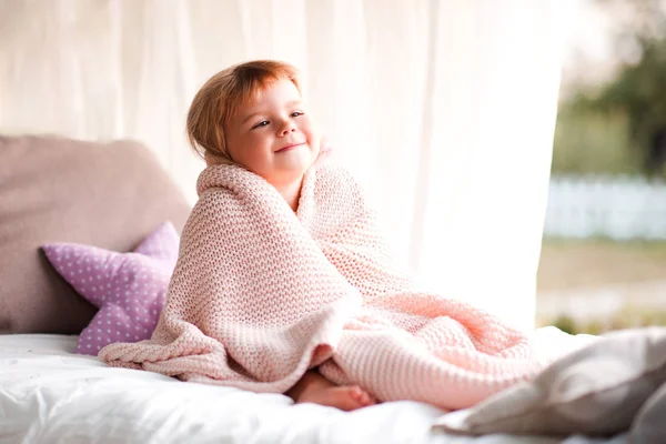 Smiling Baby Girl Year Old Sitting Bed Wrapped Blanket Outdoors — Stock Photo, Image