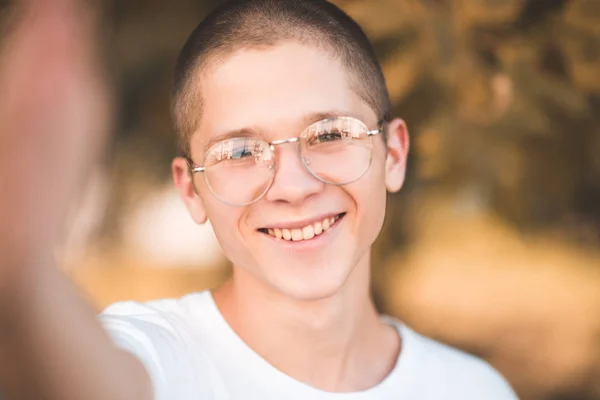 Laughing Teen Boy Year Old Holding Camera Making Selfie Photo — Stock Photo, Image