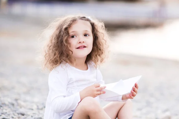 Smiling Baby Girl Year Old Holding Paper Boat Sitting Sea — Stock Photo, Image