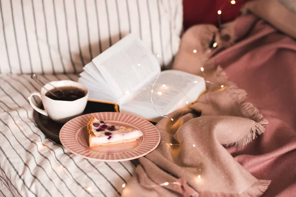 Cup Tea Cake Open Book Bed Close Good Morning Breakfast — Stock Photo, Image