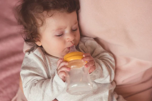 Baby Girl Drinking Water Bottle Mother Hands Healthy Nutrition Good — Stock Photo, Image